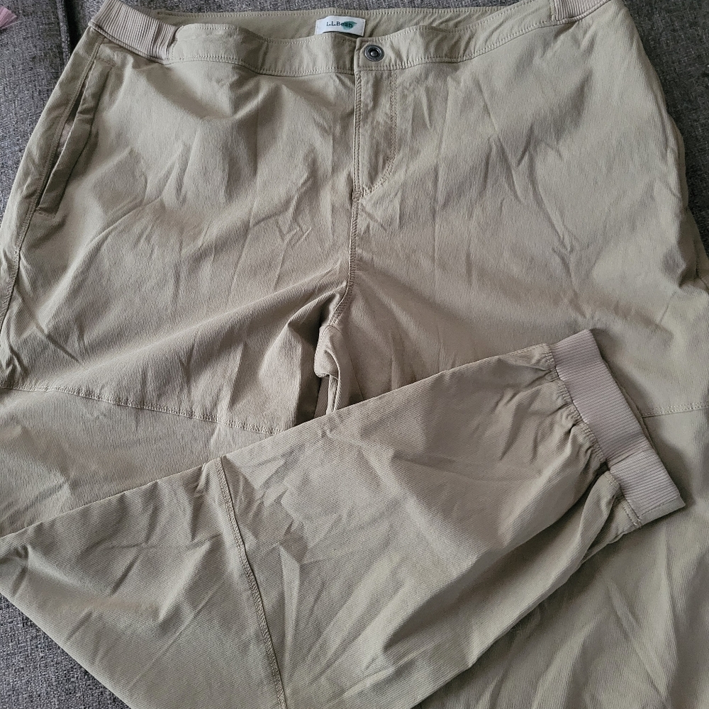 LL BEAN, Nylon Joggers. Womens, Size Large, Khaki